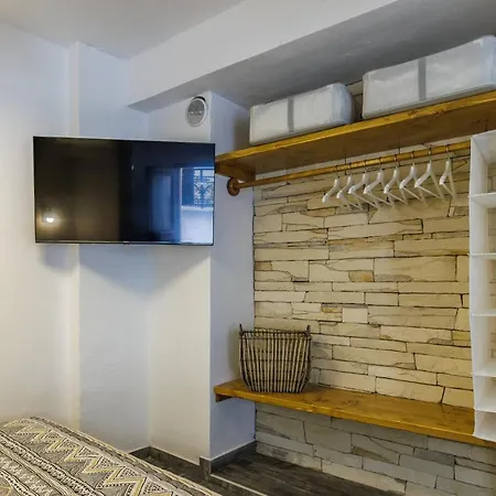 The Grey Скопелос